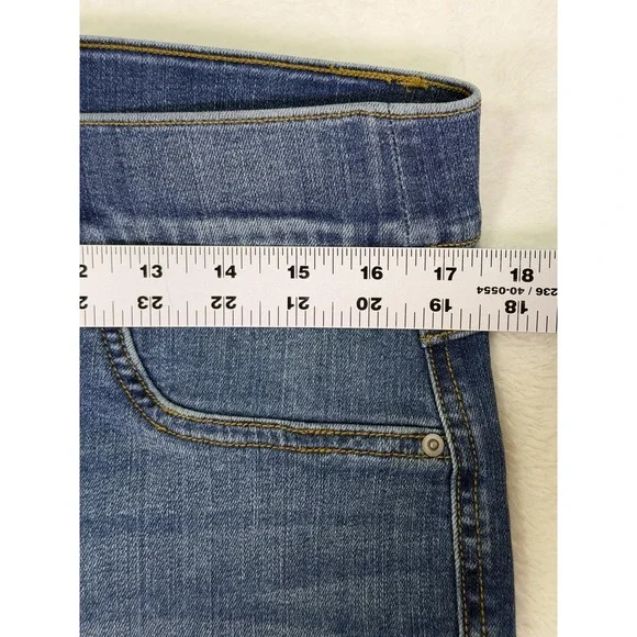 Spanx Jeans Womens XL Blue Medium Wash Mid Rise Straight Pull On Stretch - Picture 3 of 10